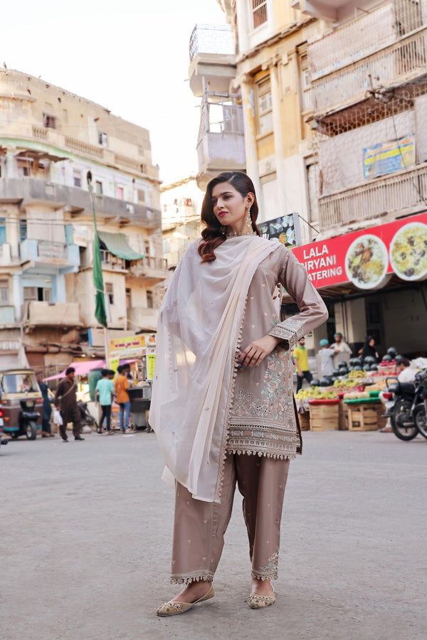 BASANT – Stitched Luxury Embroidered BanaDora Lawn Collection with Chiffon Dupatta & Embroidered Cotton Trousers
